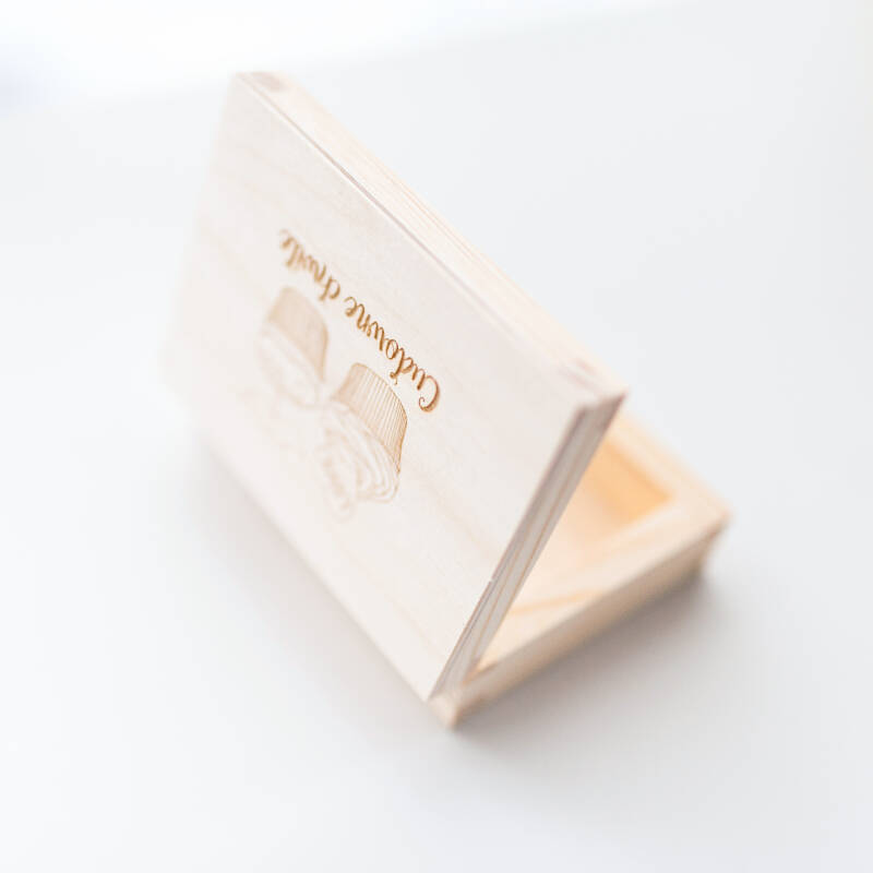 Wooden instax packaging with engraving